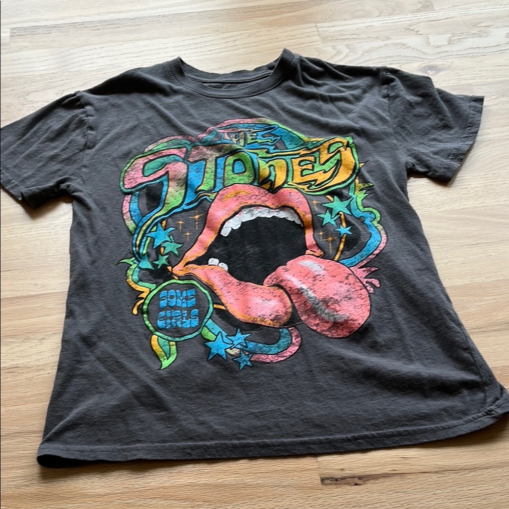 Black and Pink Short Sleeve Graphic T-Shirt